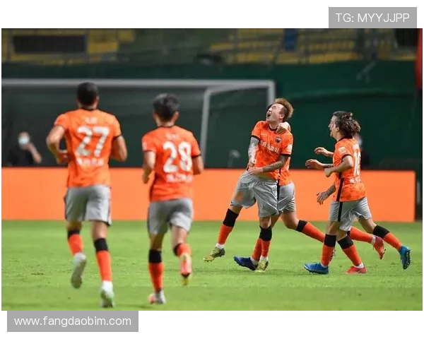 深圳足球队在足球团队协作排行榜中荣登第十名展现出强大团队精神与协作能力